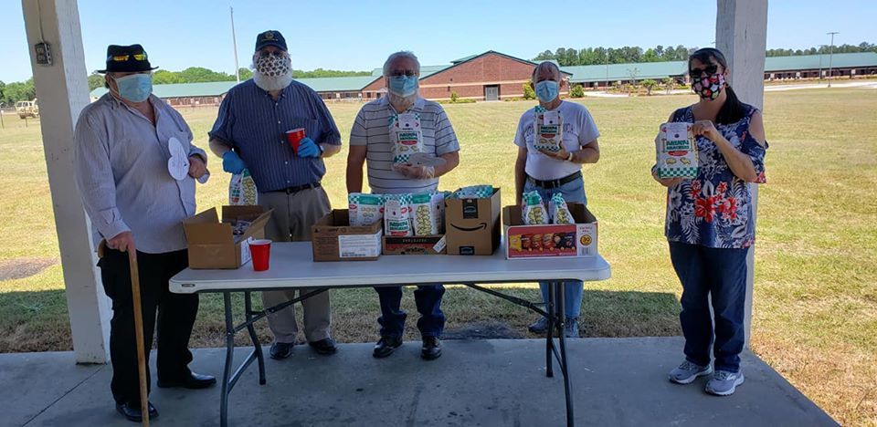 AmericanLegion distributes goodie bags